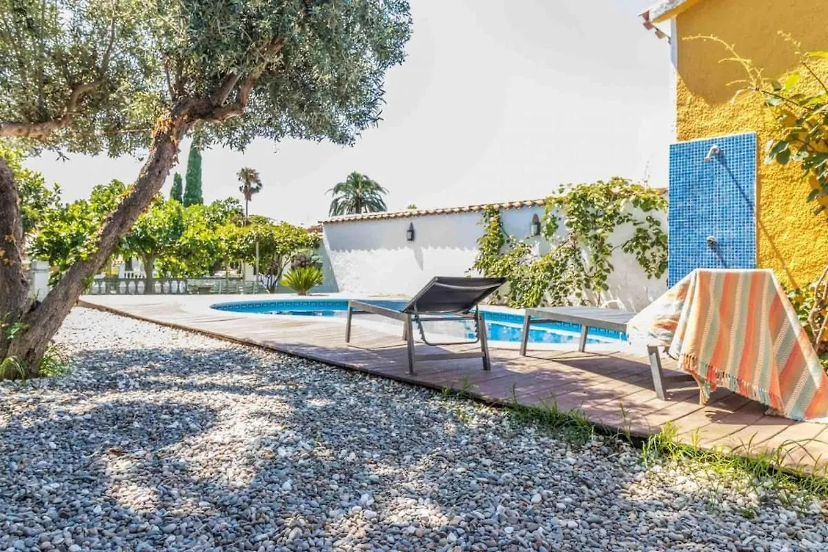 Prázdninový dům 148-Empurialola - Beautiful Villa With Pool And Garden With Mooring Empuriabrava